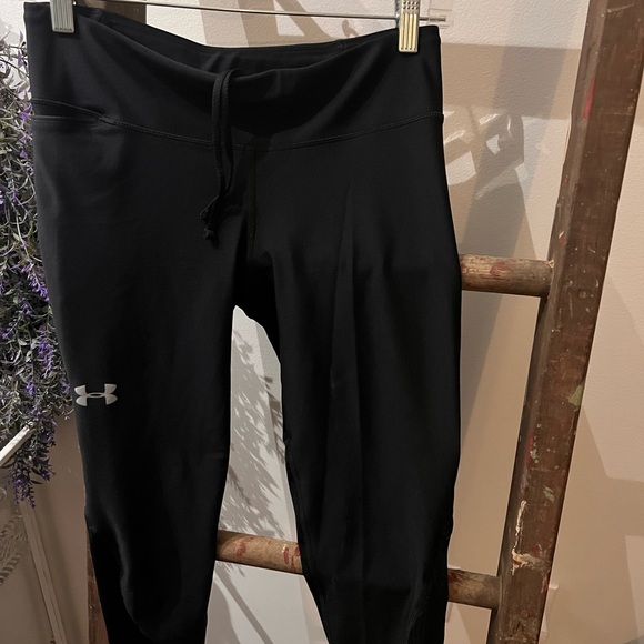 Under Armour Cropped Leggings - Picture 2 of 7